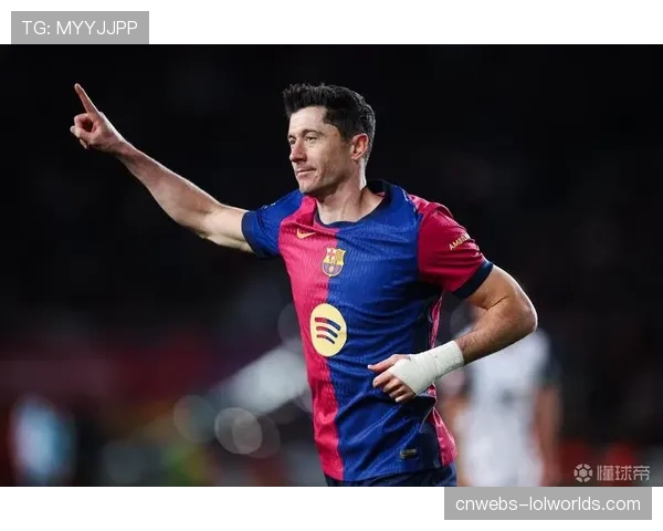 莱万三粒进球方式各异,领跑西甲金靴 莱万三粒进球方式各异,领跑西甲金靴