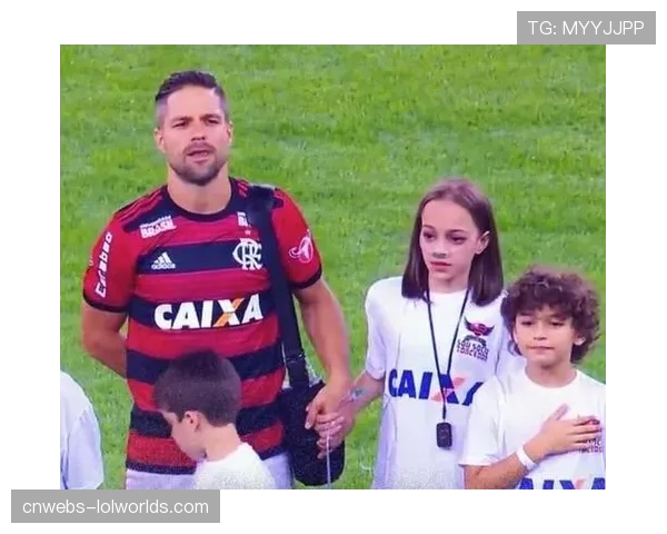 小球迷冲入场拥抱偶像，保安温情处理获赞