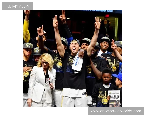 商业动态：独行侠球星克莱·汤普森与安踏签下终身球鞋合同