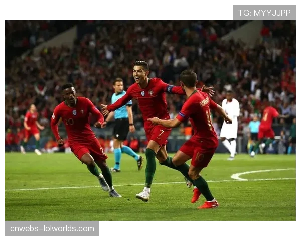 人物聚焦:不莱梅19岁小将上演帽子戏法,赛后接受全场致敬 人物聚焦:不莱梅19岁小将上演帽子戏法,赛后接受全场致敬