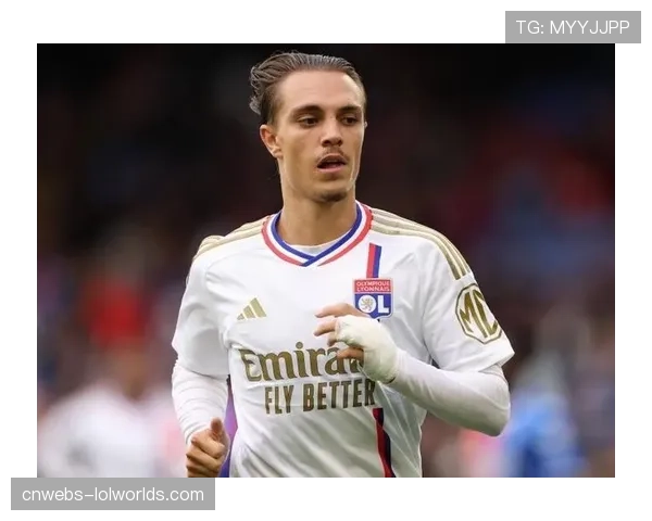 里昂中场卡克雷接受专访,谈及教练对其在肋部持球决策的具体要求 里昂中场卡克雷接受专访,谈及教练对其在肋部持球决策的具体要求